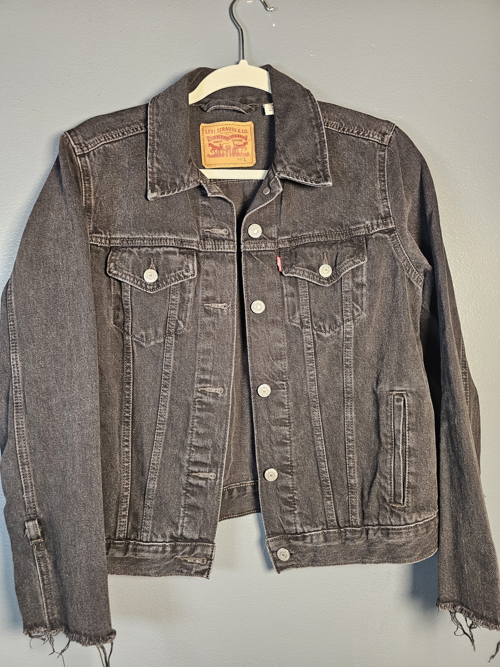 Levi's Black Denim Trucker Jacket Sz L Distressed